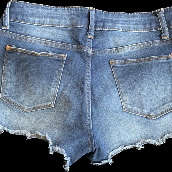 Shorts - Picture 2 of 3